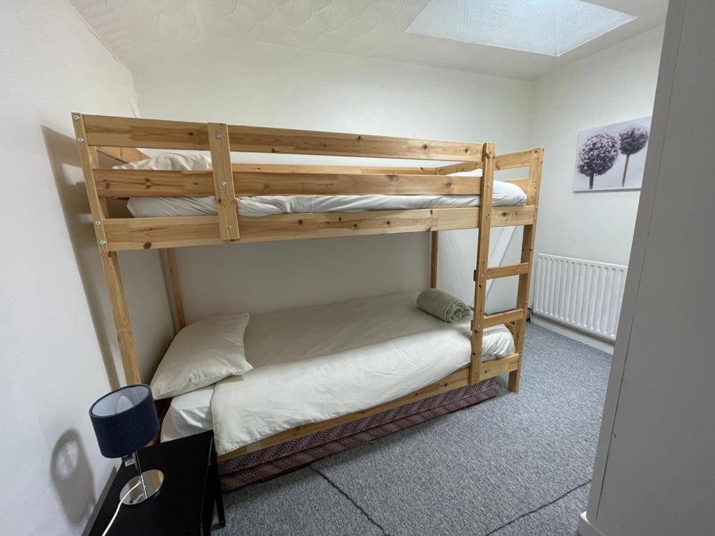 Bridge Street En Suite Rooms Merthyr Tydfil Eksteriør bilde